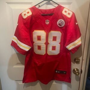 Size 40 Tony Gonzalez Jersey Kansas City Chiefs never worn been sitting up